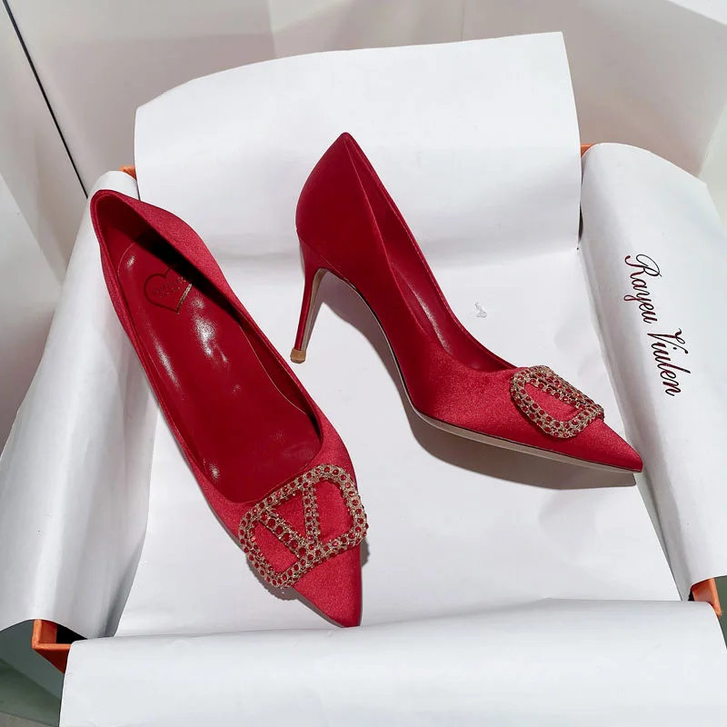 2023 Spring/Summer Luxury Women's High Heels High Quality V-shaped Buckle Slim Heels Fashionable Pumps Sexy Wedding Shoes