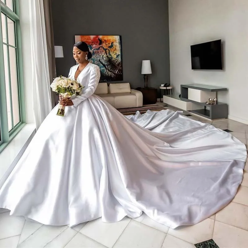

Sexy Deep V Neck Long Seeves Wedding Dresses Robe de Mariée Cathedral Train Black Woman Satin Plus Size Bridal Gowns 2023