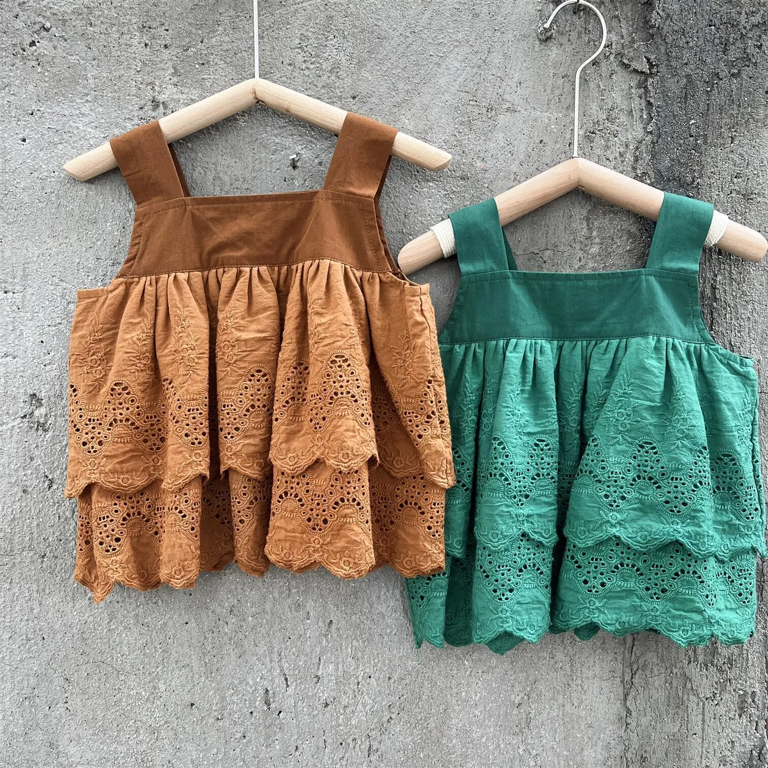 

2023 Blouse for Girls Summer Korean Style Baby Girls Sleeveless Blouses Embroidery Hollow Vest Toddlers Kids Princess Shirts