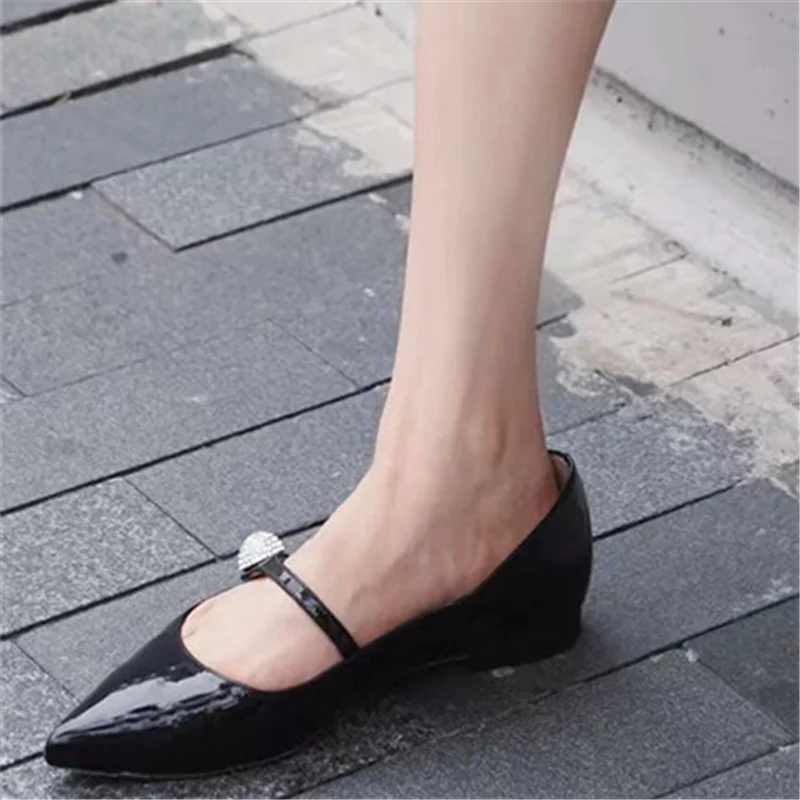 

Pearls Buckle Mary Janes Low Heels Shoes for Ladies Patent Leather Black Femme Chaussure Women's Pointed Toe Zapatos De Mujer