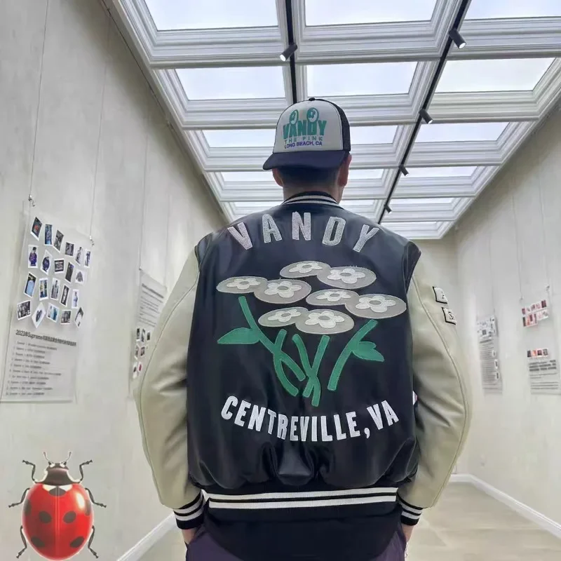 Куртка мужская кожаная в стиле пэчворк с вышитыми цветами