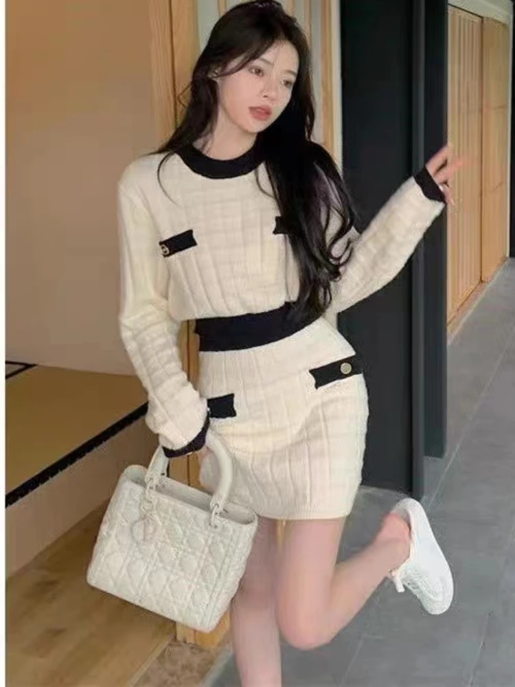 

Autumn New Women Knit Retro Shaggy Contrast Color Pullover Korea Button Knitted Sweater + Package Hips Mini Skirt Two Piece Set