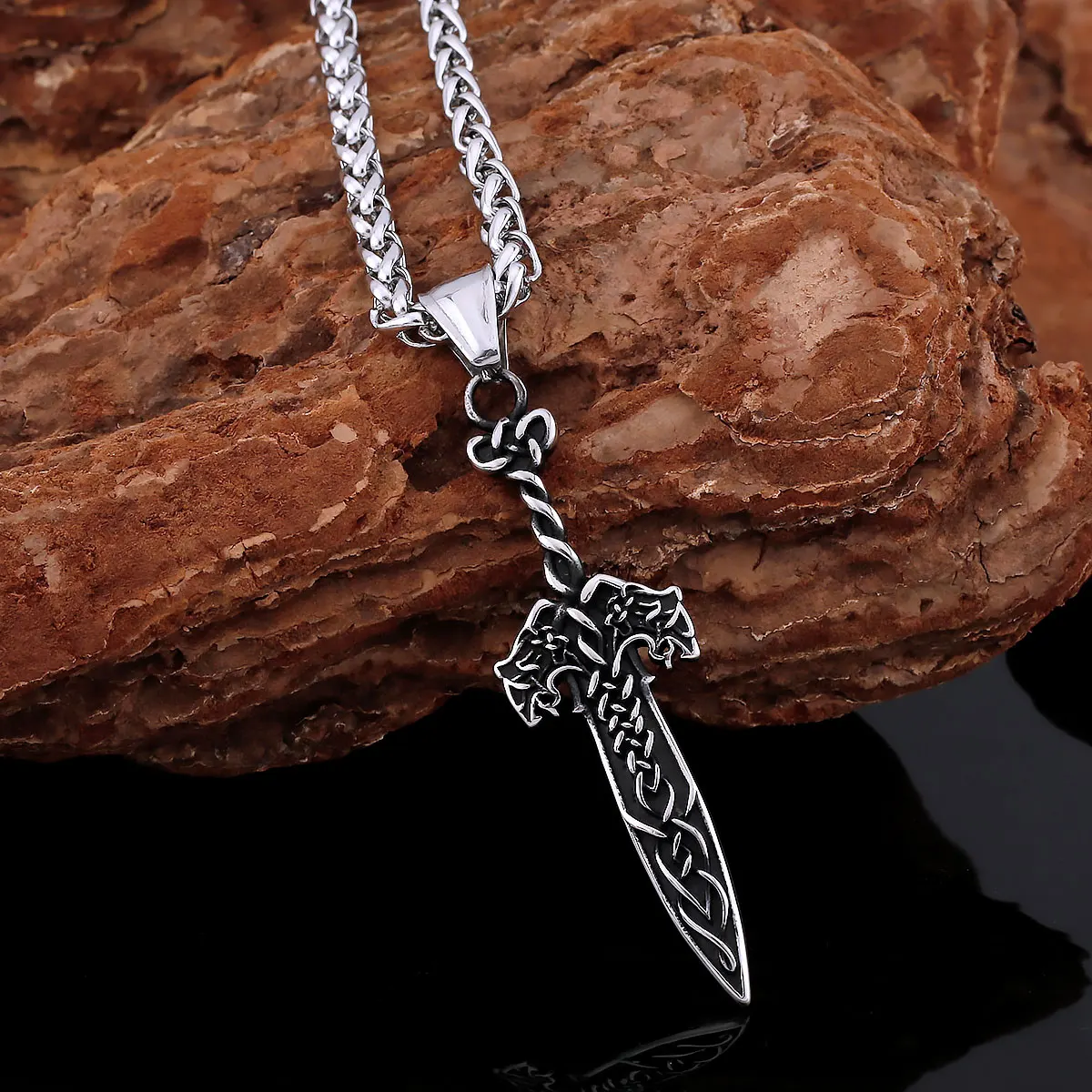 

Nordic Vintage Wolf Head Sword Viking Necklace Fashion Nordic Stainless Steel Amulet Pendant Celtic Knot Jewelry Party Special