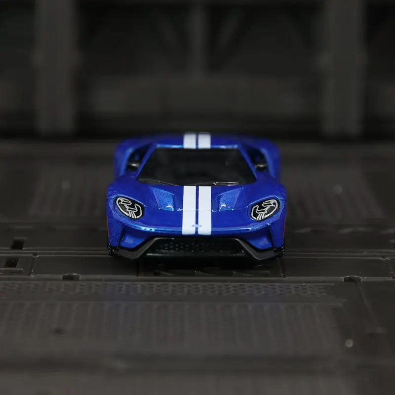 Фото CCA 1:64 Ford GT 2017 из амортизирующего сплава, подходит для коллекции и может быть подарен друзьям на день рождения. №4