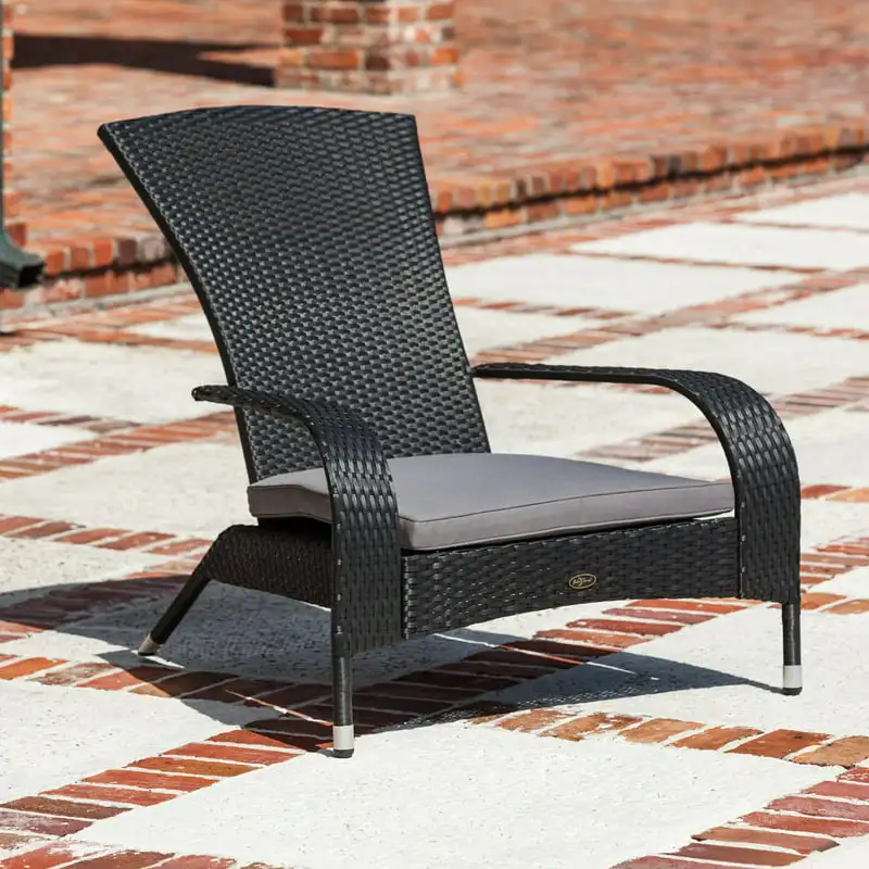 

Wicker Outdoor Lounge Chair