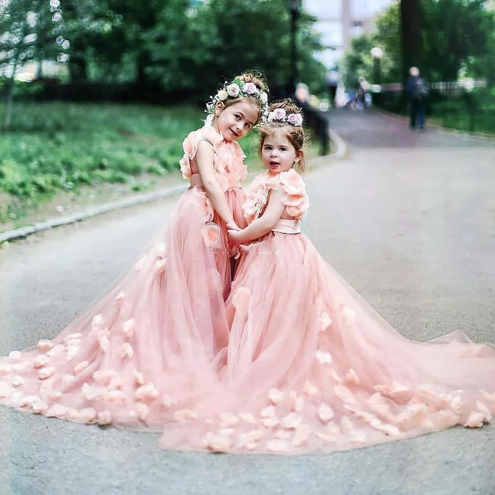 

Pink Kids Flower Girls Dresses for Weddings with Handmade Flowers Sweep Train Princess Girls Pageant Dress Lovely Birthday Gowns