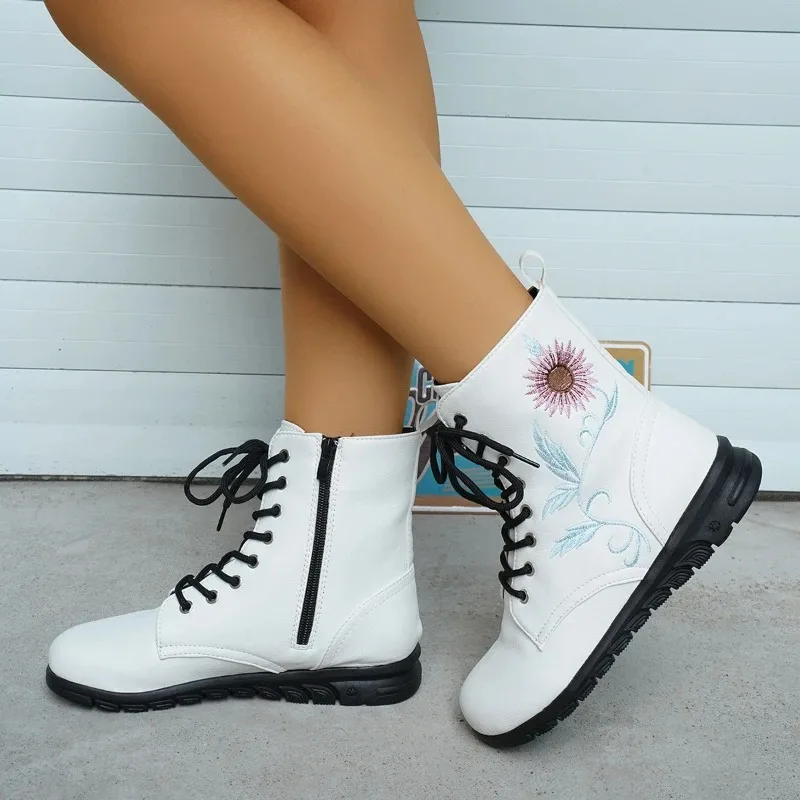 

Женские ботинки на танкетке, классические удобные ботильоны большого размера с круглым носком и вышивкой на молнии, 2023