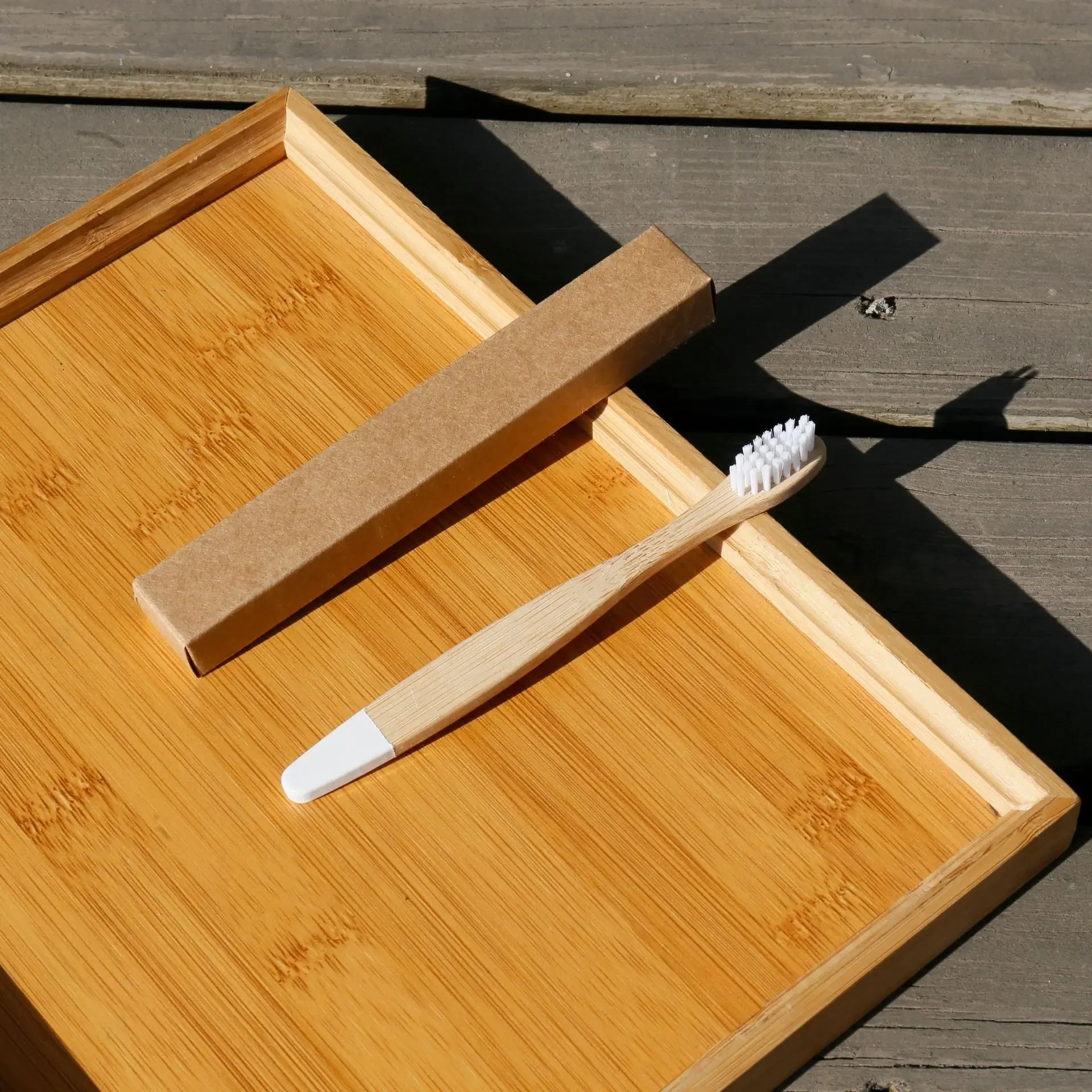 Зубная щетка детская из бамбука с мягкой щетиной и натуральной деревянной ручкой