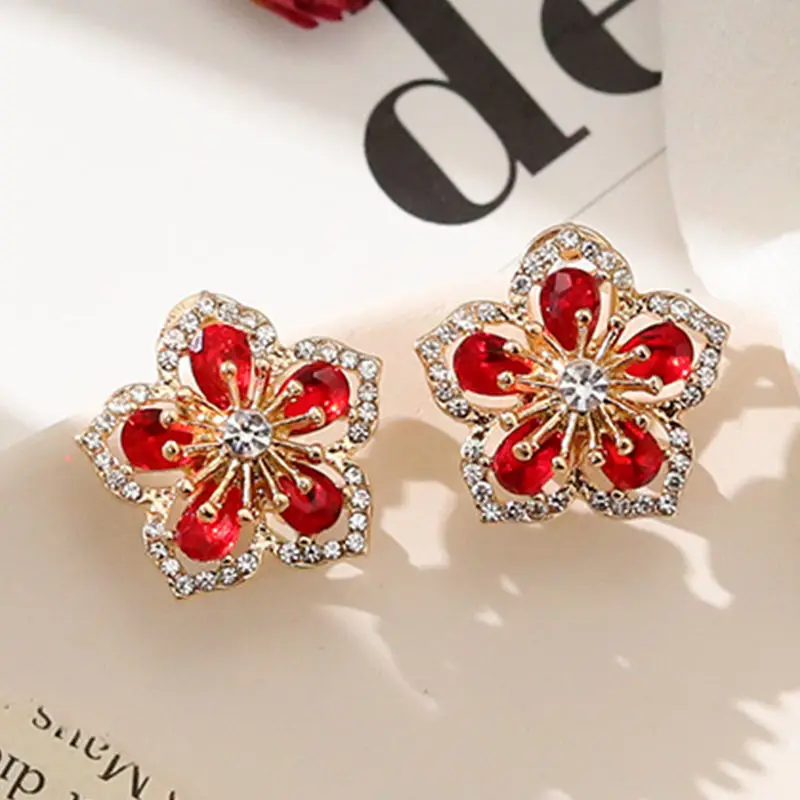 

Female Luxury Crystal Zircon Stud Earrings Vintage Flowers Christmas Snowflakes Temperament Earrings Girl New Year Jewelry Gifts