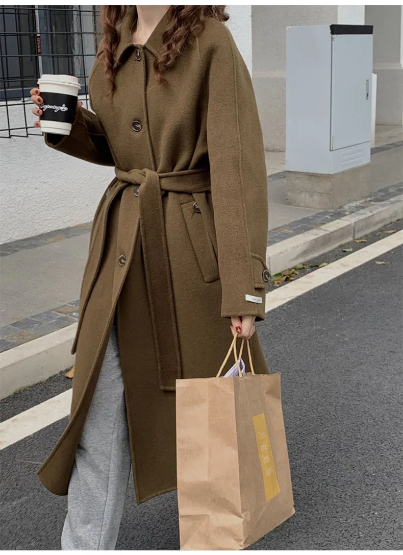 2022 Korean Warm Long Coats Women Belt Tops Female Single Breasted 100%Wool Coat Winter Vintage Woolen Overcoat Cashmere Clothes
2022 Korean Warm Long Coats Women Belt Tops Female Single Breasted 100%Wool Coat Winter Vintage Woolen Overcoat Cashmere Clothes
