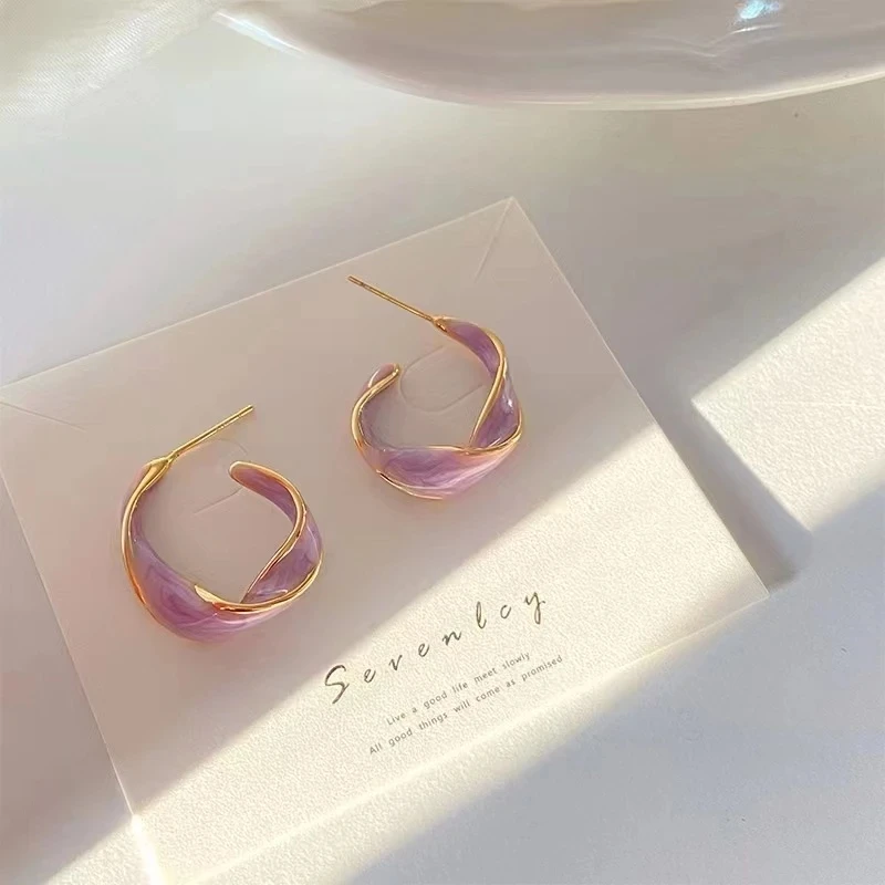 

2023 New Fashion Lavender Purple Earrings for Woman Metal Golden Twisted Art Line Purple Stud Earrings Gift Jewelry Wholesale