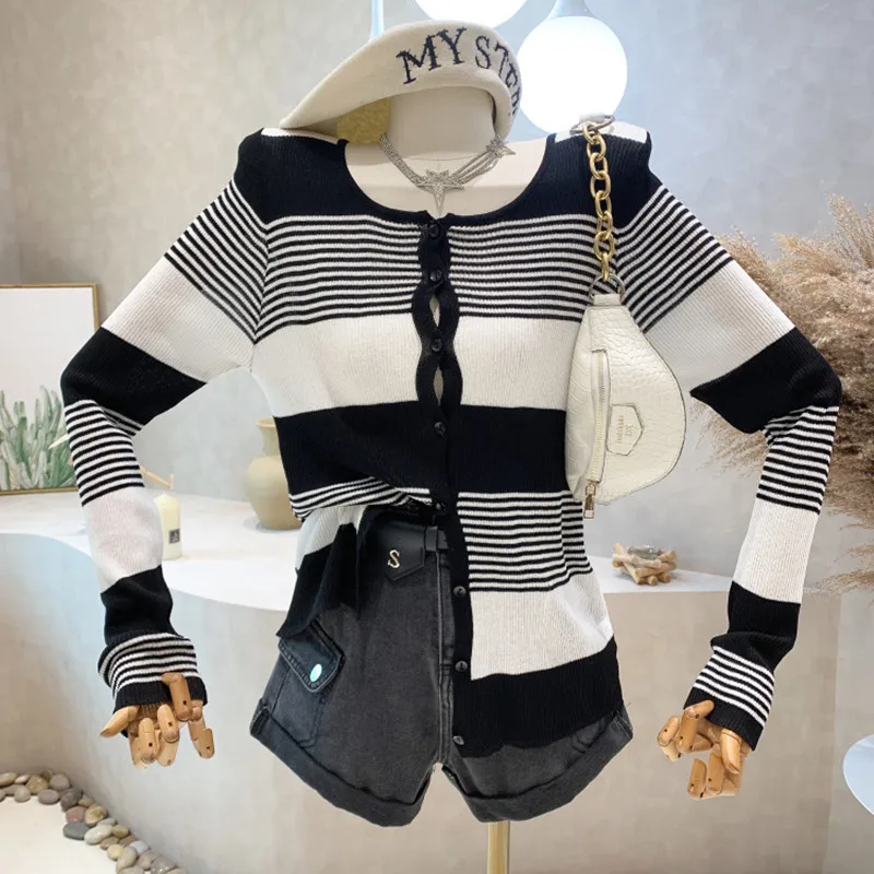 

New Women's Clothing 2022 Autumn stripe round neck long sleeve ice silk color matching knitted cardigan sweater top