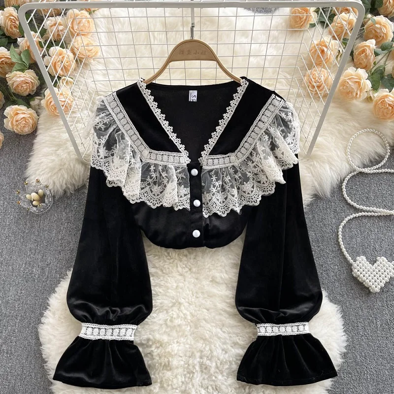 

Autumn 2021 New Fashion Ruffled Lace Stitching V-neck Blouse Female Age-reducing Bubble Sleeve Blusa Velvet Shirt KK1824