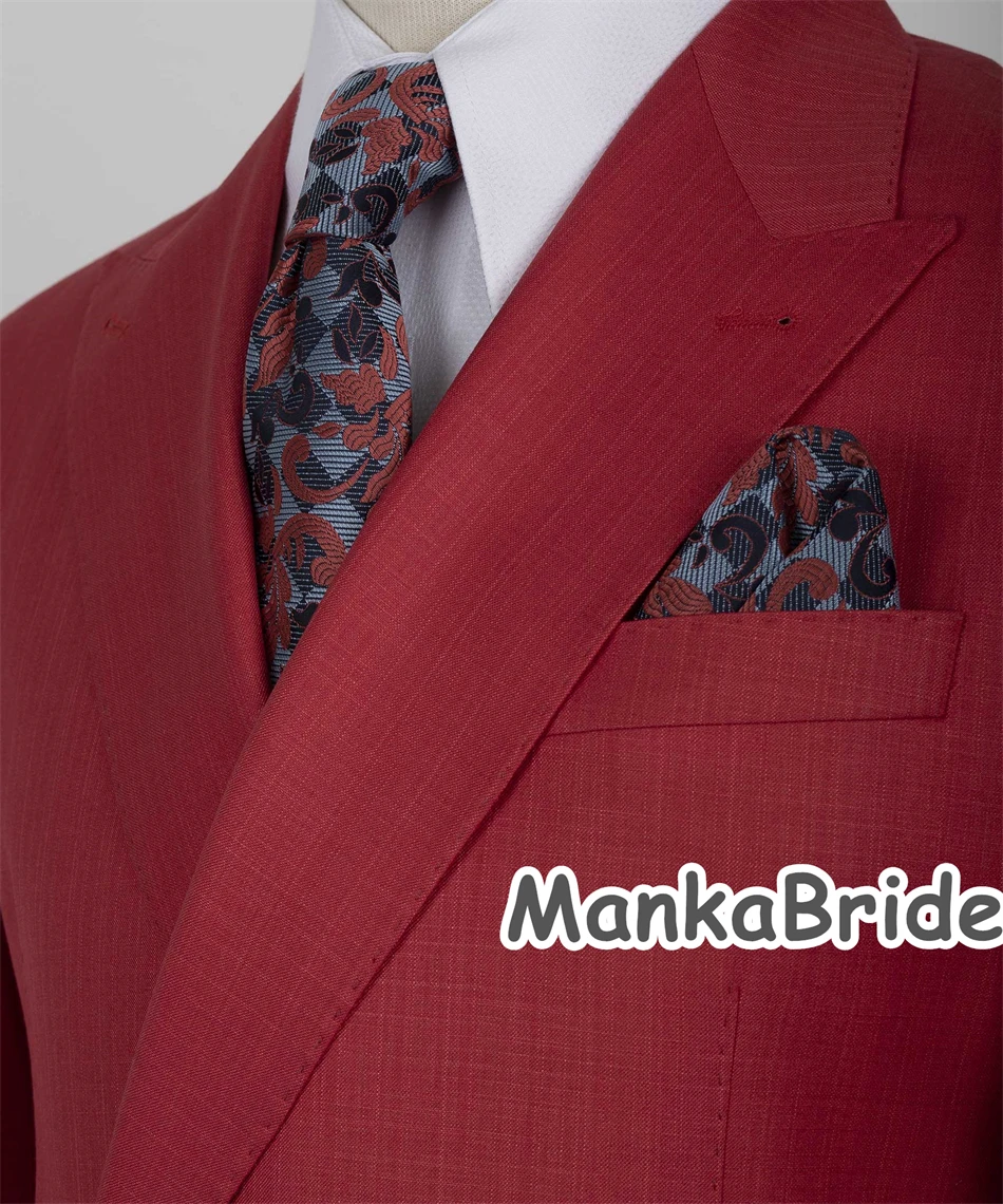 Рисунок 3 - Двубортные красные мужские костюмы