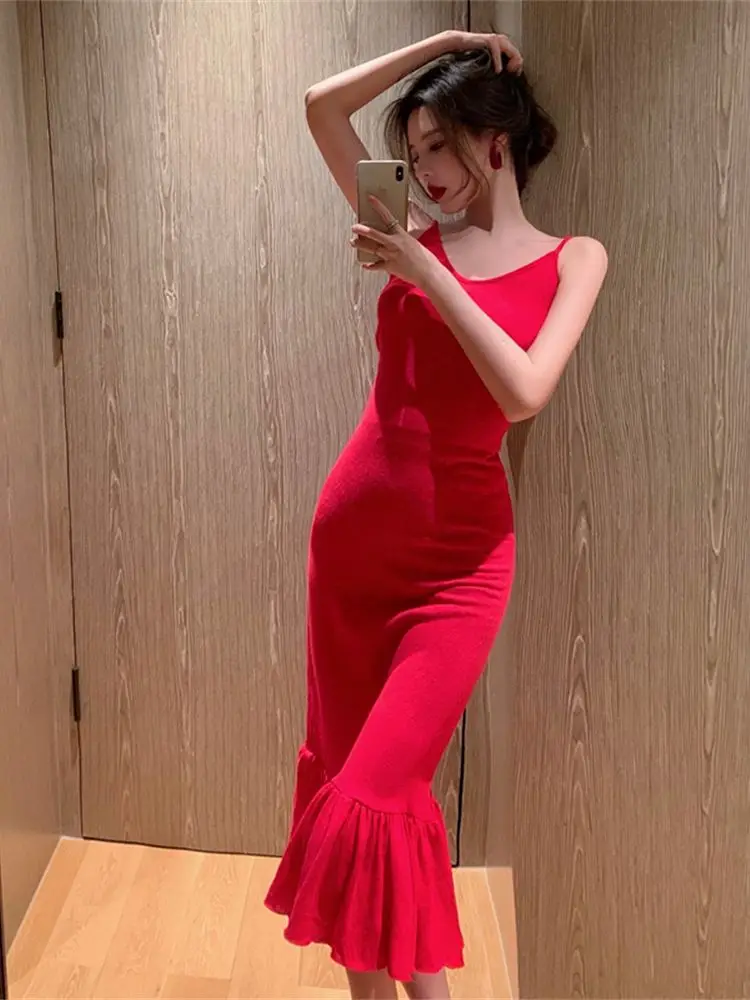 

Женское платье-миди с открытой спиной, на тонких бретельках