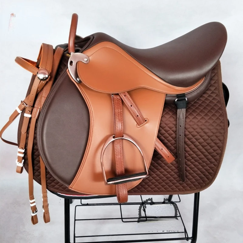 Комплексное седло с двойным обхватом размера пони для лошадей на ферме
