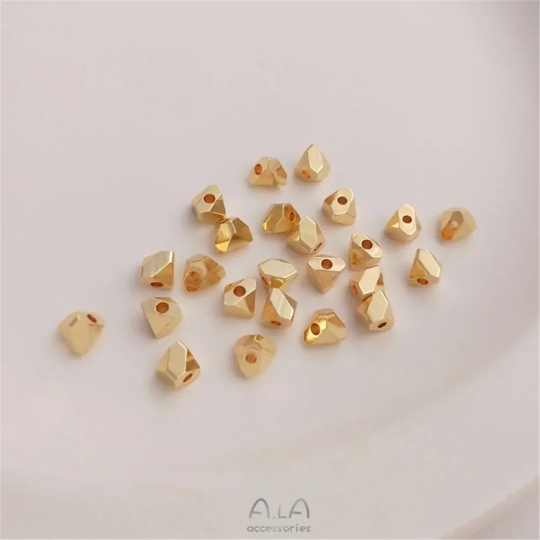 10 шт. 14-каратное золотого цвета многоугольные угловые бусины геометрические