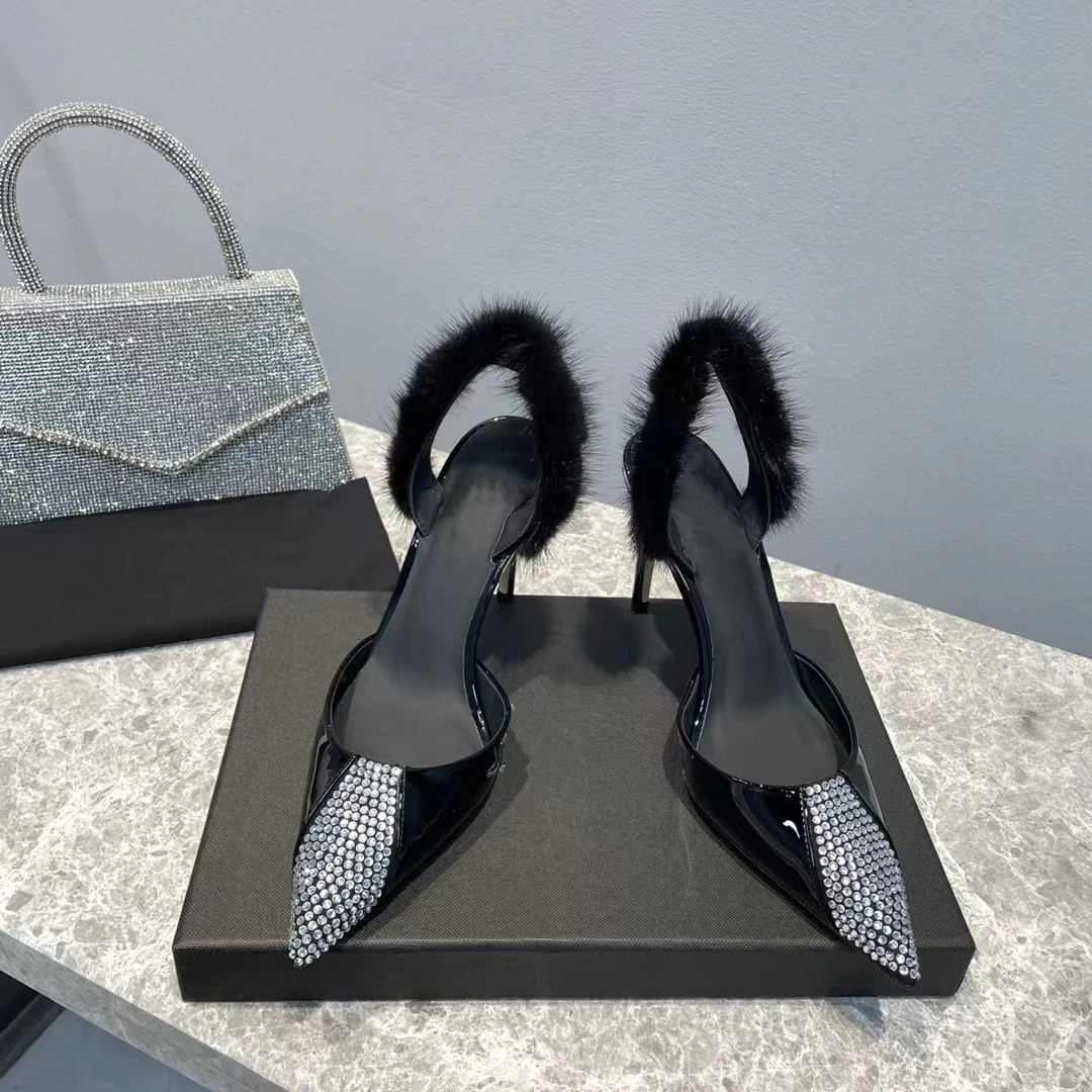 Новинка весна-лето 2023 женские черные кожаные босоножки с перьями и ремешком на