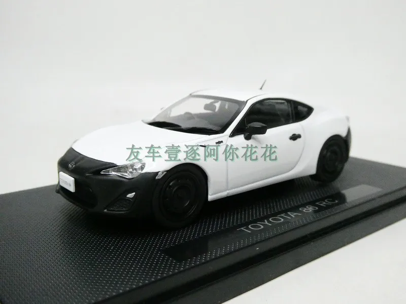 

Модель гоночной машины EBBRO 1:43 86 RC, подарок для детей
