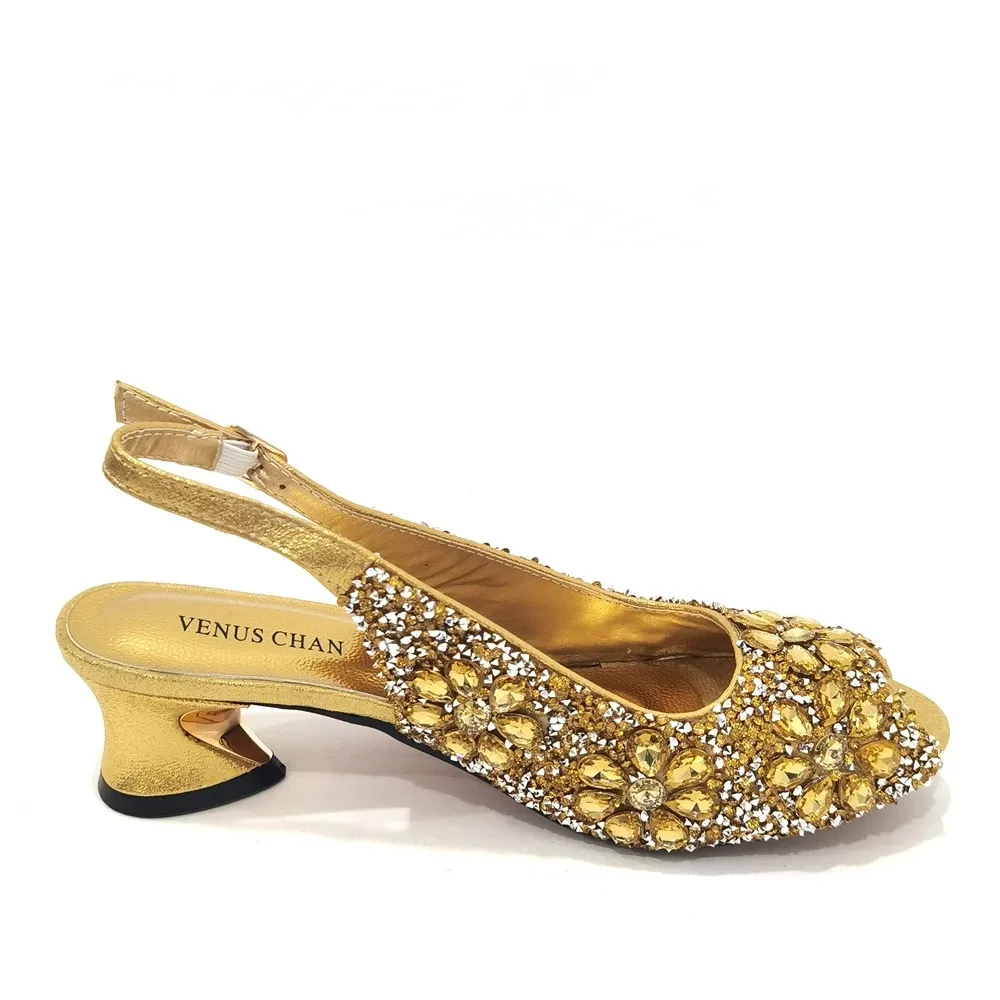 Туфли-лодочки и сумки в нигерийском стиле подходящие к продаже Итальянская обувь