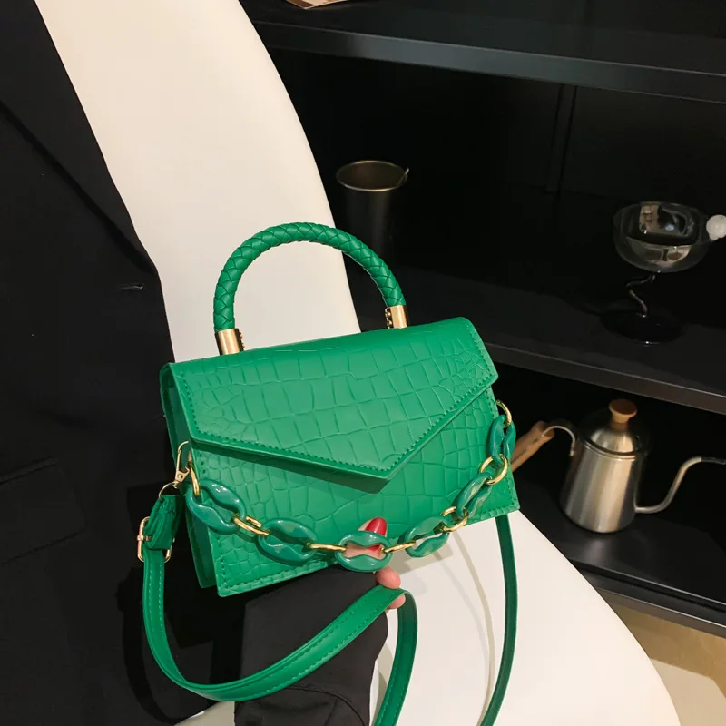 

Женская сумка на цепочке 2022, трендовая маленькая сумочка с короткими ручками, роскошная дизайнерская сумка, сумки через плечо, женская сумк...