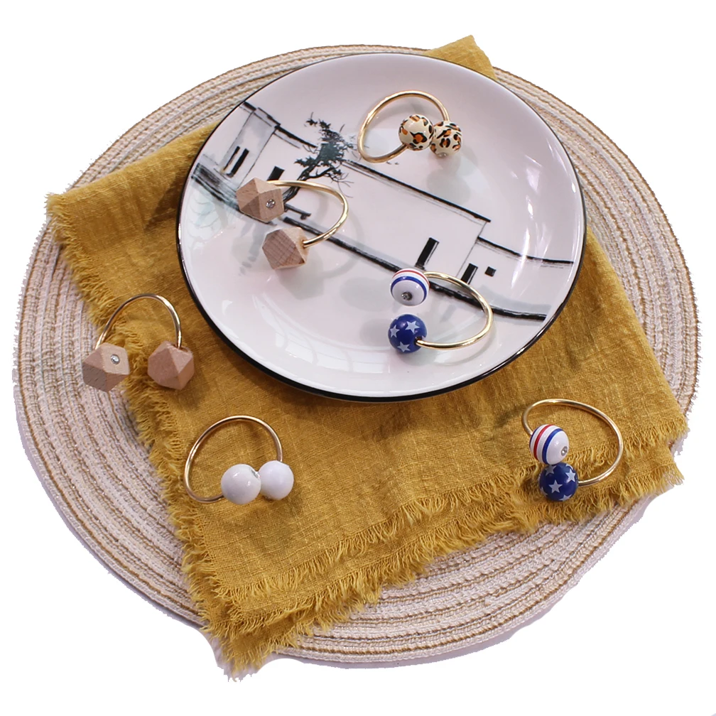 

4PCS Napkin Rings Golden Ring Wooden Beads Holders Garland Farmhouse Buckle Thanksgiving for Christmas Home Dinner Table