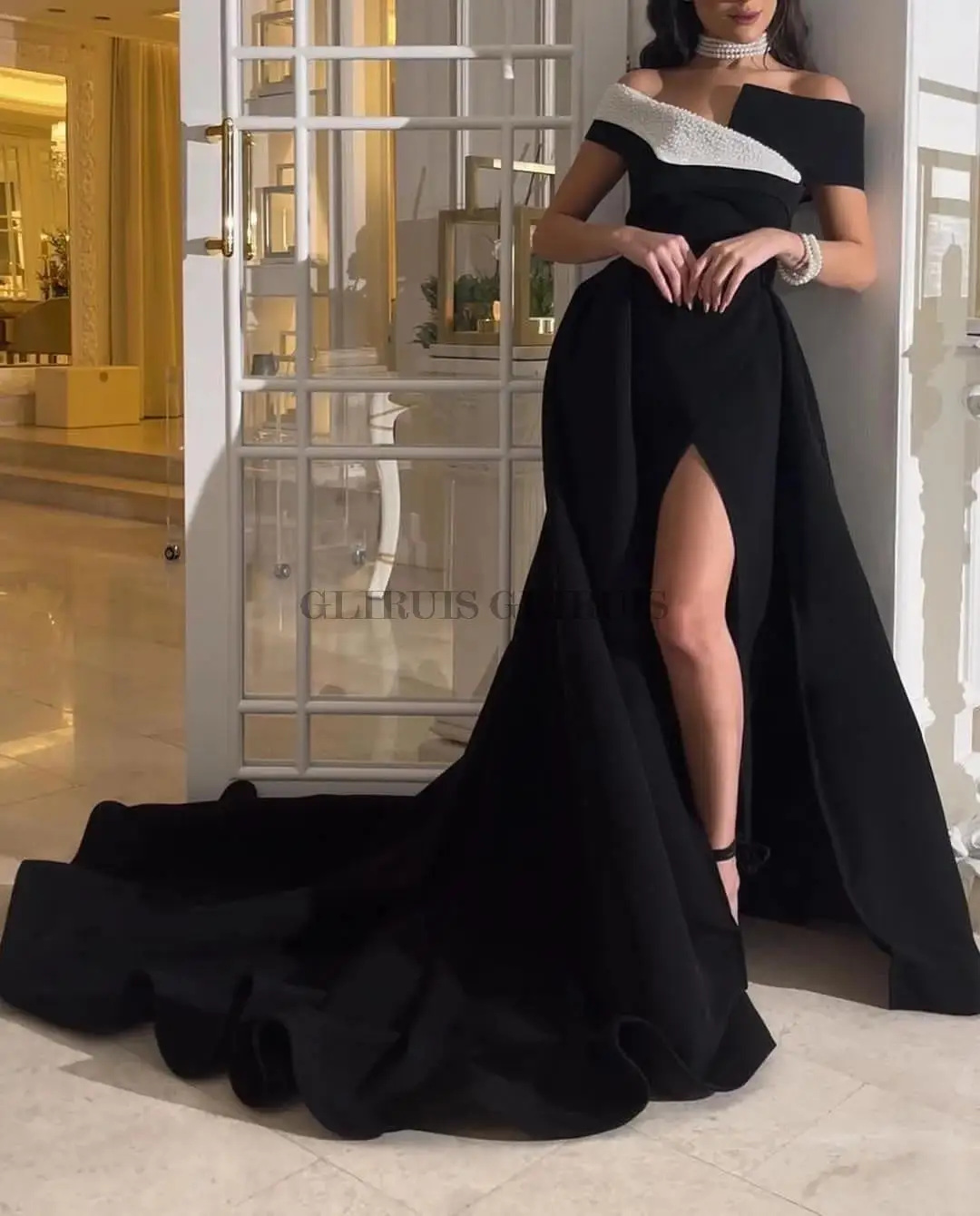 

Elegant Evening Dresses Saudi Arabia Long Train Black and White for Party Prom Gowns with High Split