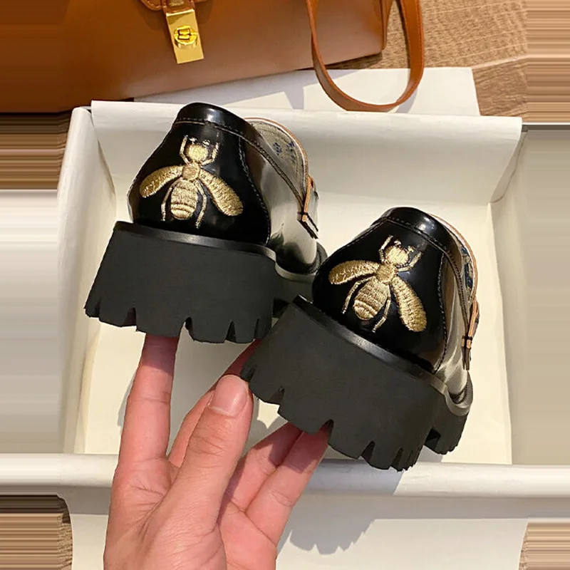 2022 New Women's Heightened Rubber Buckle Plus Velvet Thick Bottom One Pedal Lok Fu Women's Small Leather Shoes