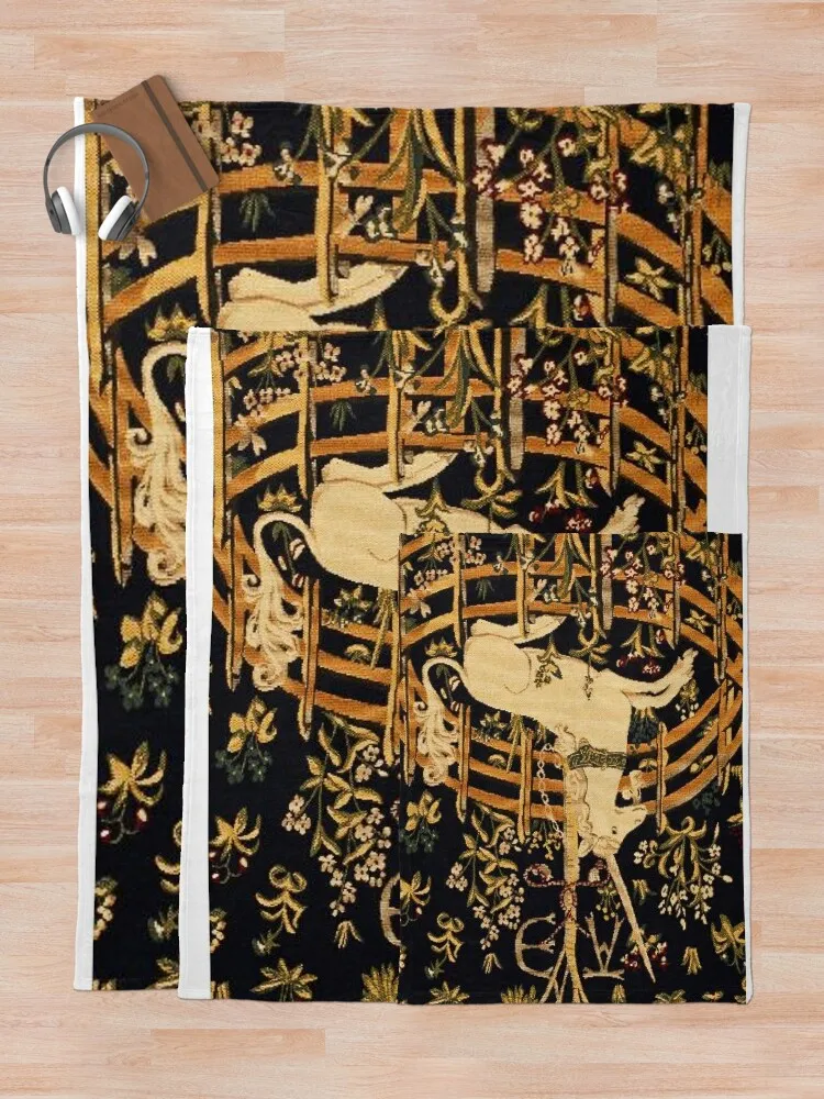 Единорог в клетке на средневековом гобелене Плед теплое зиму Декоративные