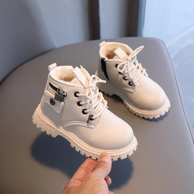 

2022 Baby Winter New Children England Style Short Boots for Boys Warm Plush Martin Boots Shoes Girls Fashion Lock Decoration