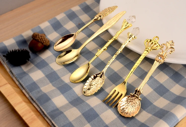 

Винтажные ложки, вилка, мини-вилка в Королевском Стиле, металлическая, золотая, резная, искусственная Кофейная, десертная вилка, кухонный ин...