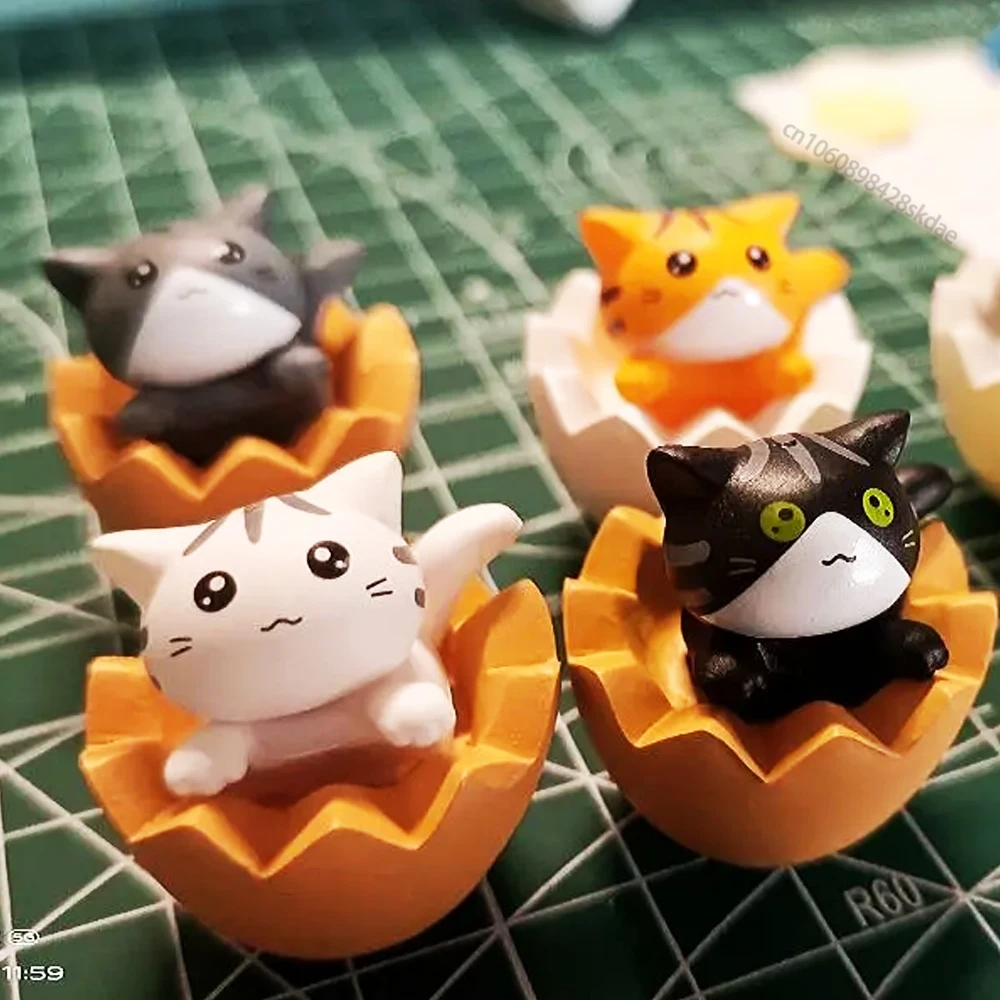 Мини-статуэтка котенка с орнаментом