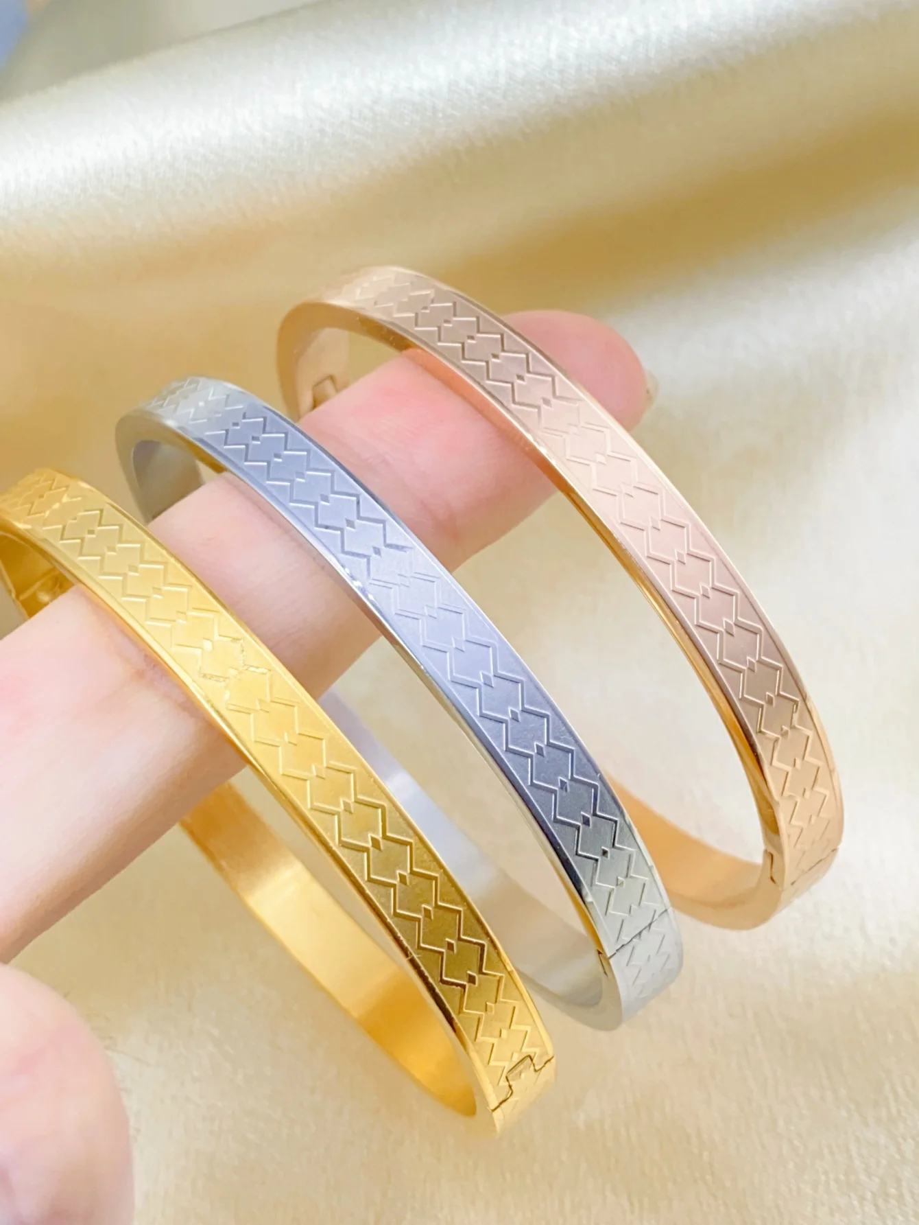 Модный браслет из нержавеющей стали