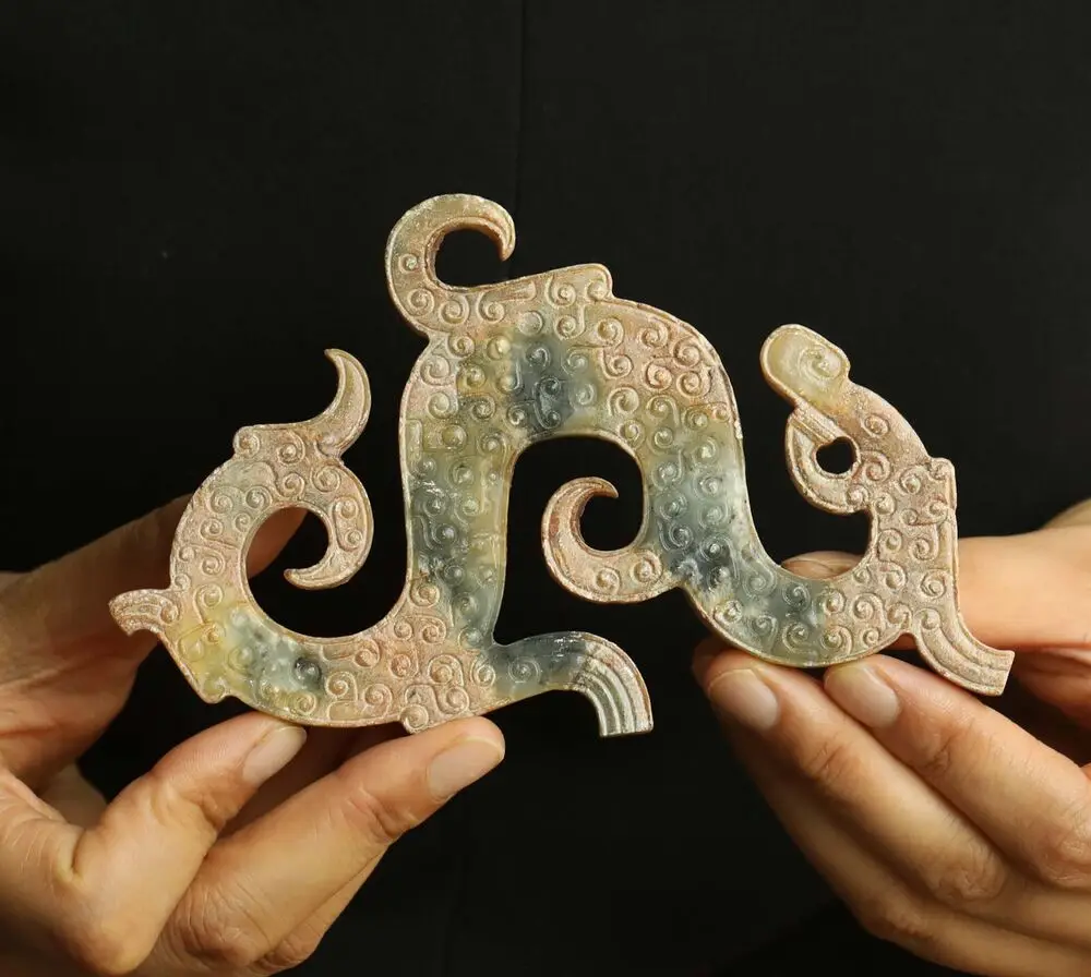

Old natural jade hand-carved statue of dragon plate Bi