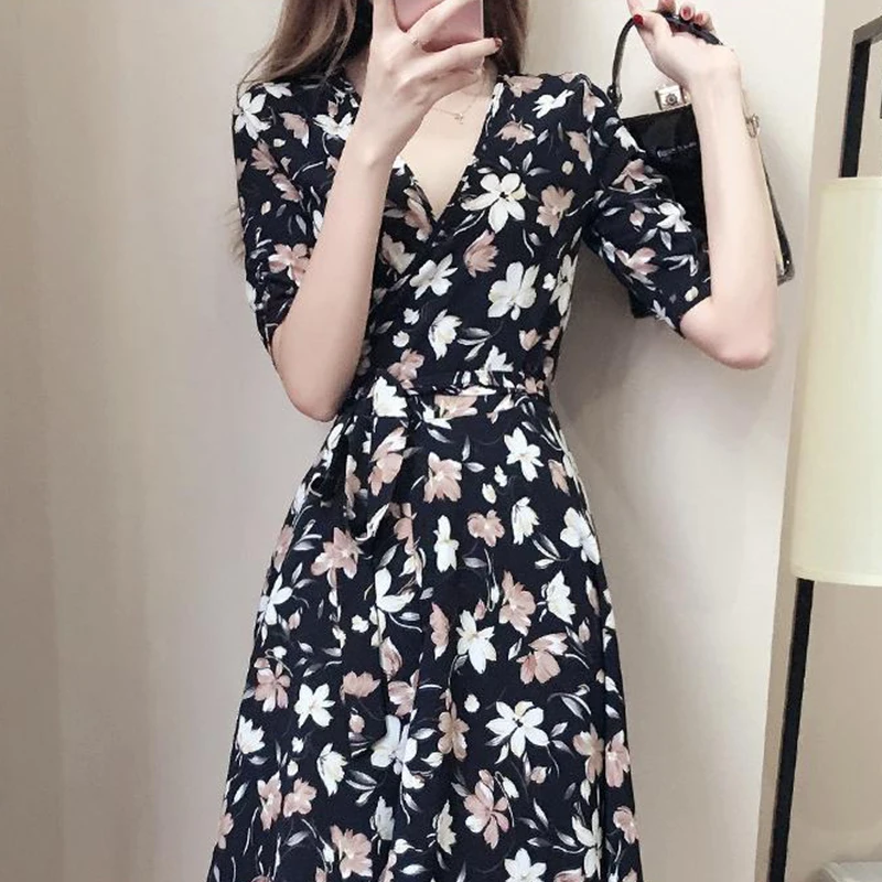

2022 Summer Women's New Floral Skirt V-Neck Short-Sleeved Waist Small Fresh Mid-Length Printed Plus Size Dress