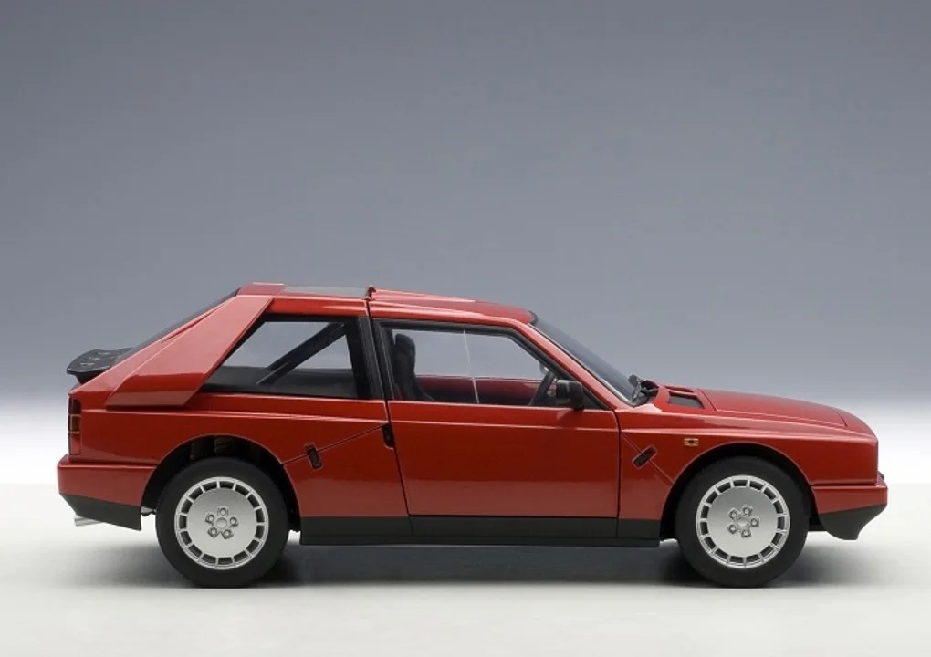LANCIA DELTA S4 STRADALE 1985 RED METALLIC |