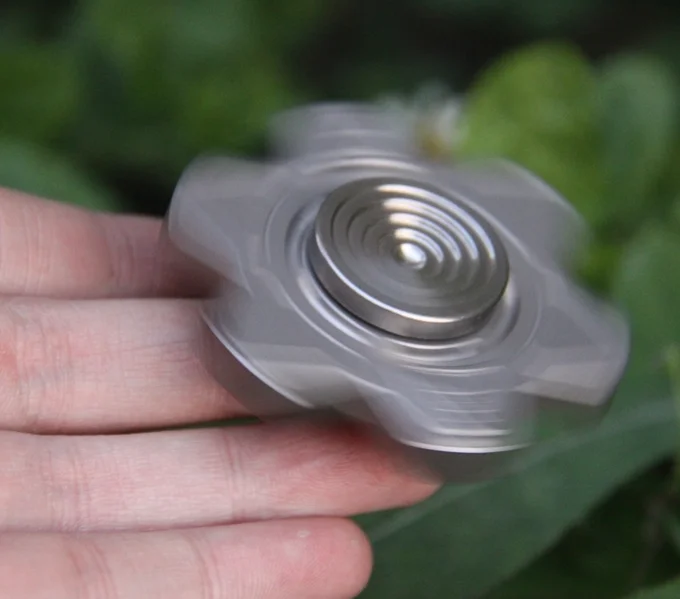 New Titanium Alloy Hand Twisting Spinning Top Gyro Gyroscope Bearing Spinner Toy enlarge