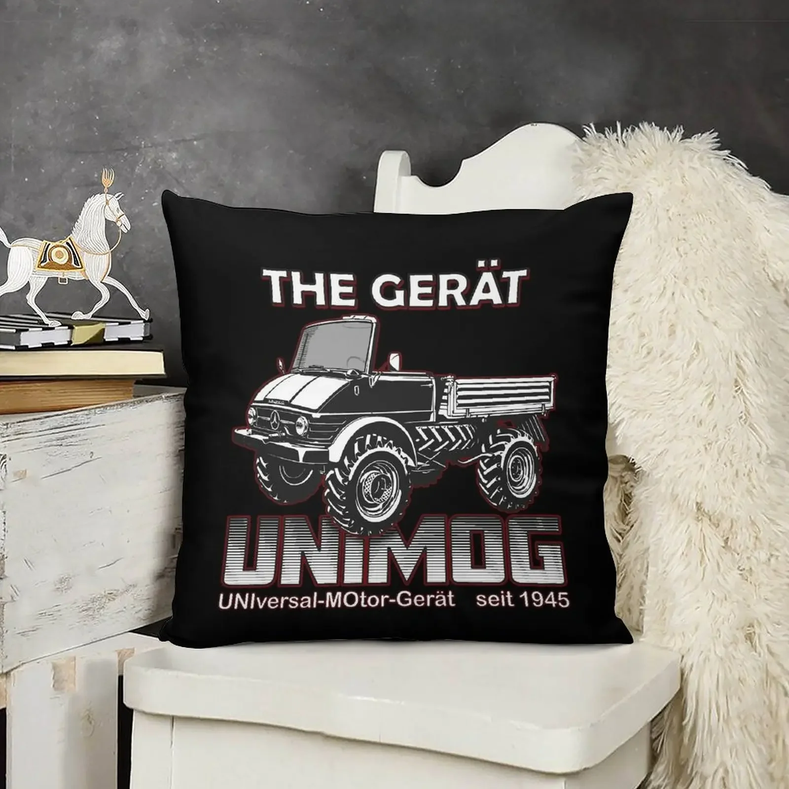 THE GREAT UNIMOG (UNIversal-MOtor-Ger?t) - черная декоративная подушка рождественские