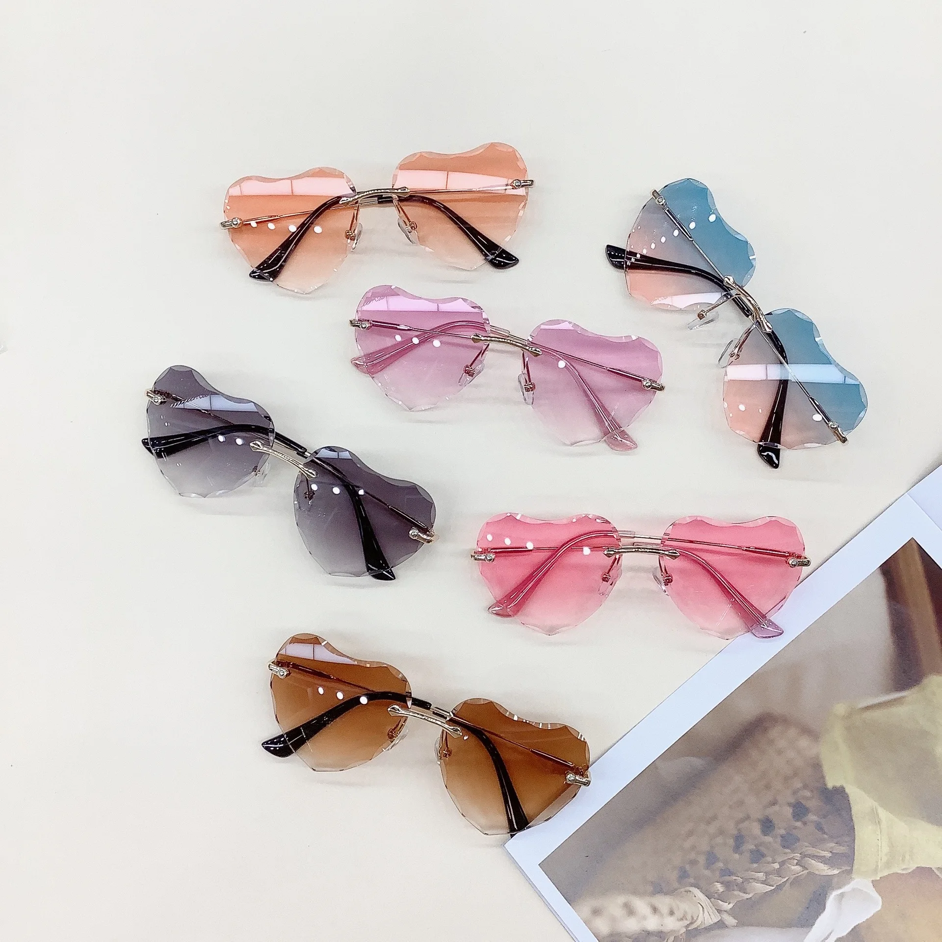 

High Quality kids Rimless Sunglasses Gradient UV400 Baby boys&girls Heart eyewear Cute Heart Shaped children sun glasses