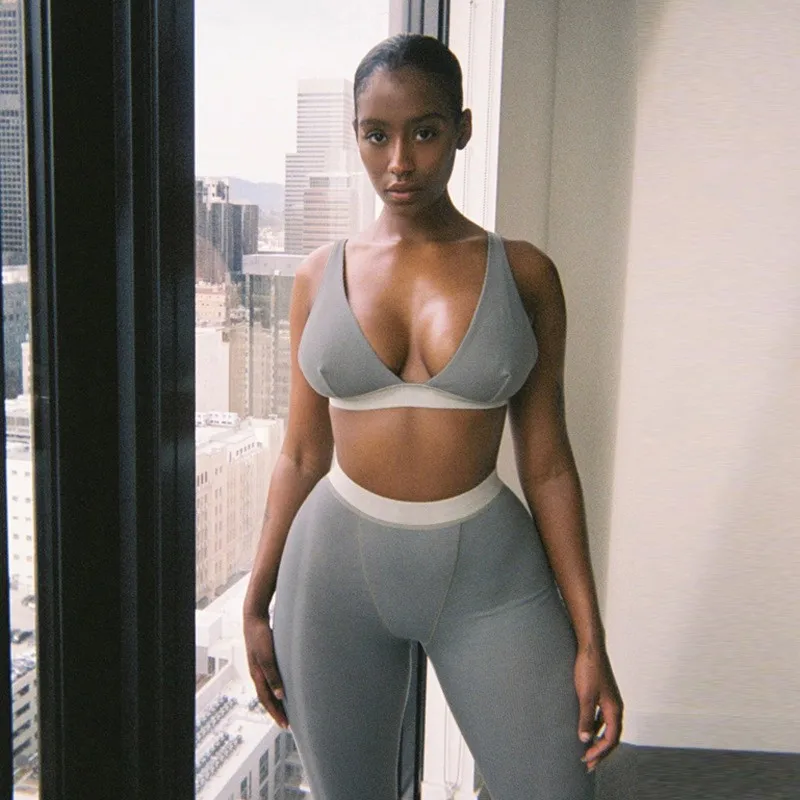 

Europe And America 2023 Summer Women's New V-neck Sports Yoga Set