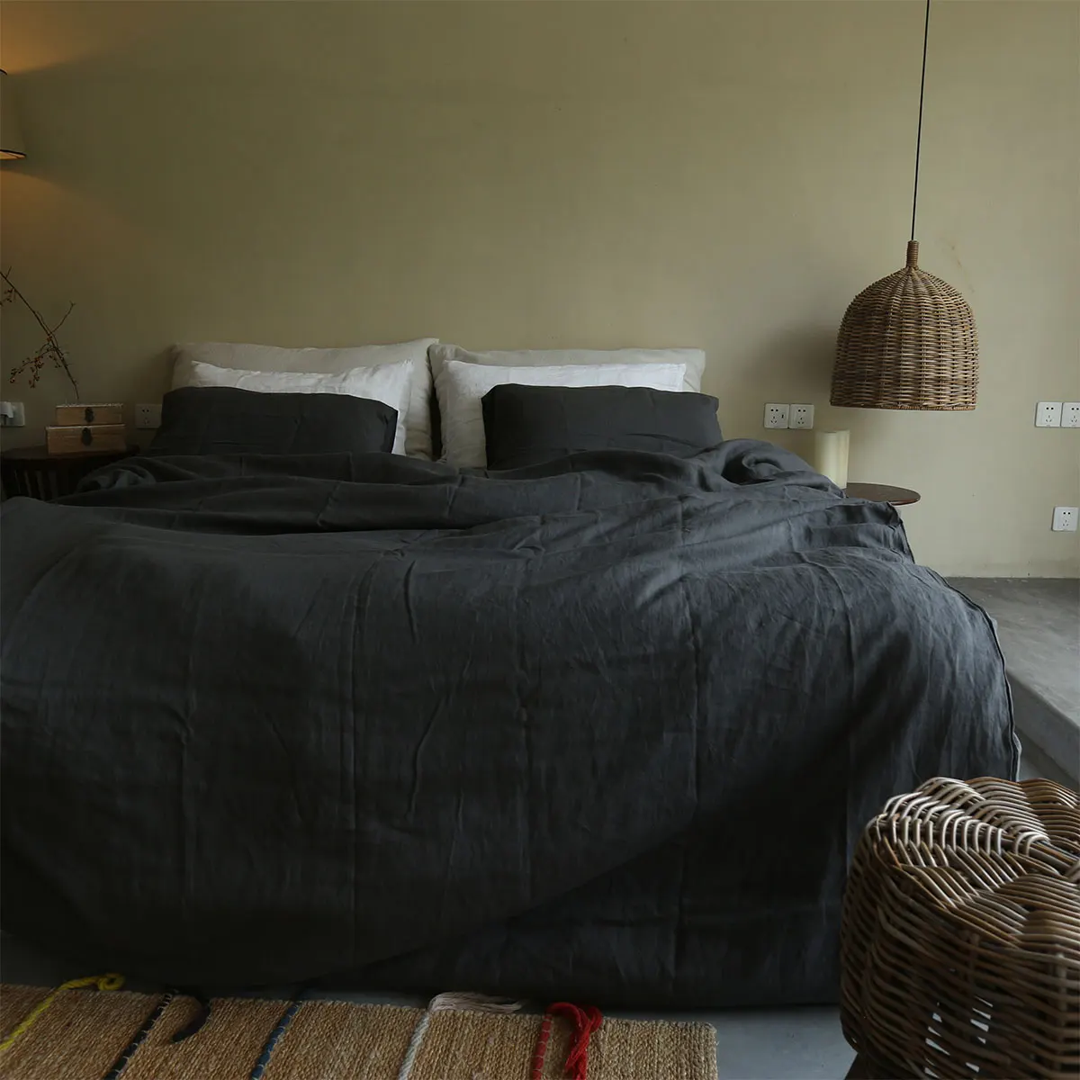 Комплект постельного белья из чистого льна темно-серого цвета пододеяльник и