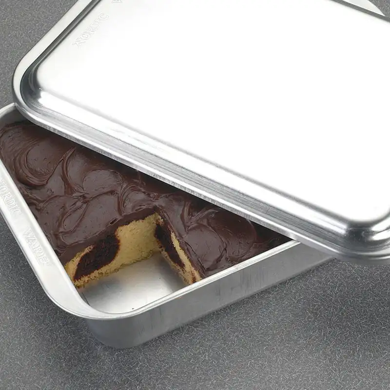 

Covered 9 x 13 Covered Baking Pan