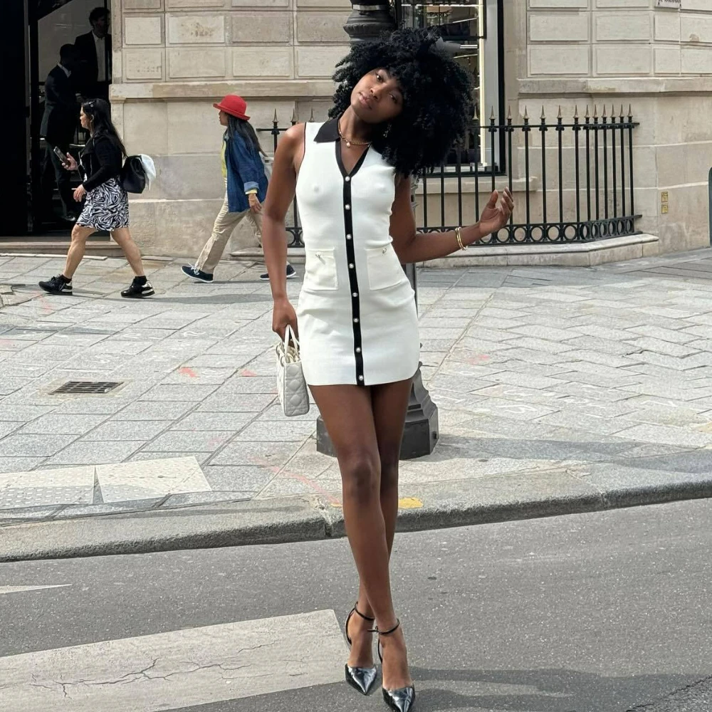 Женское трикотажное мини-платье на пуговицах Белое Облегающее Платье без