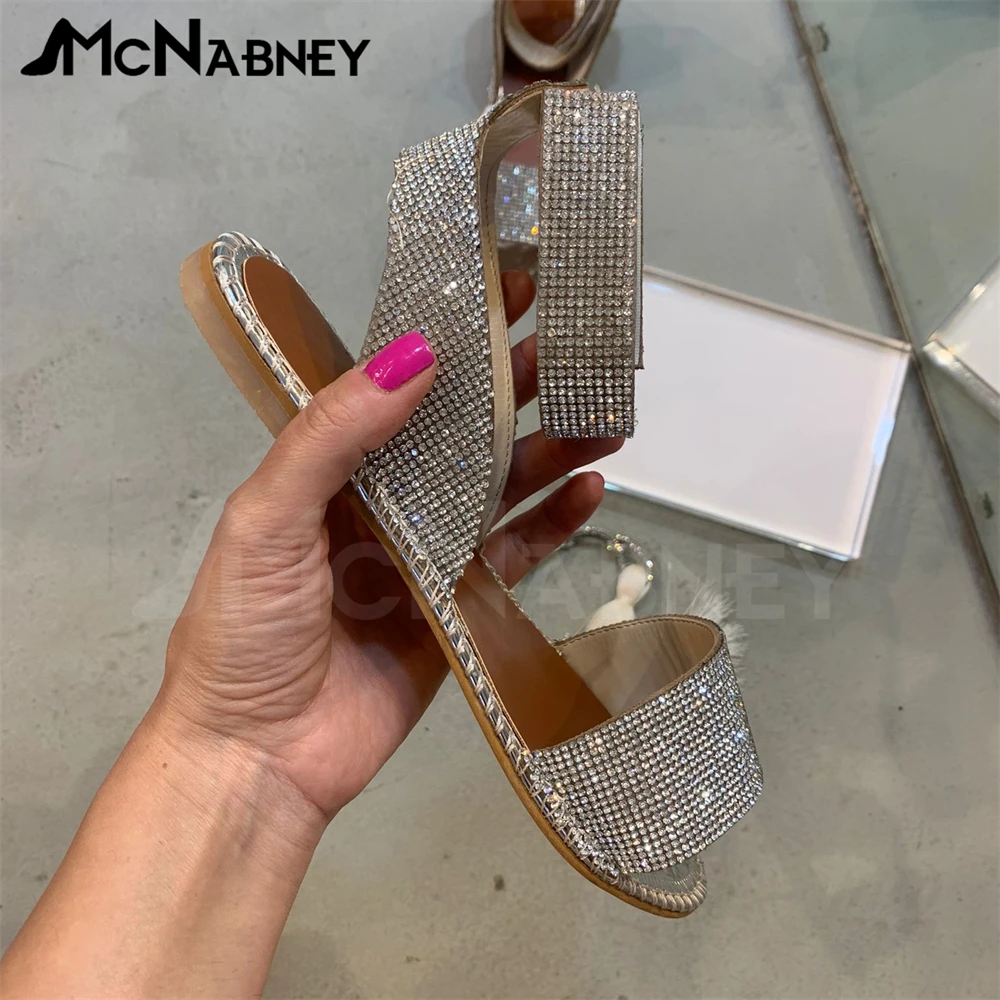 Сандалии Серебристые на плоской подошве со стразами