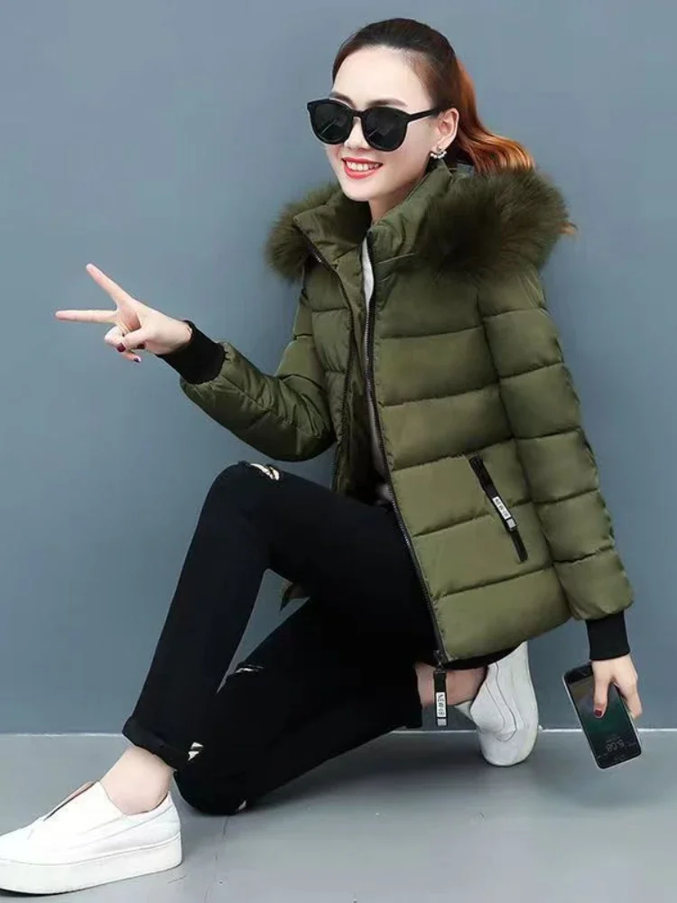 

Женская зимняя модная короткая парка тонкая Корейская универсальная новая Удобная тонкая теплая куртка с капюшоном и воротником Женская одежда