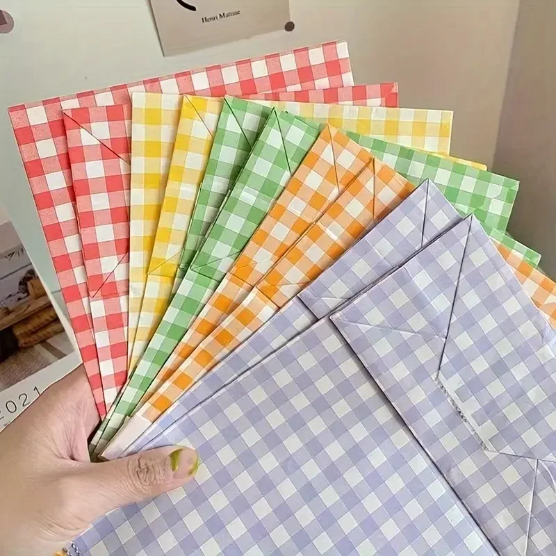 

Бумажные пакеты в клетку