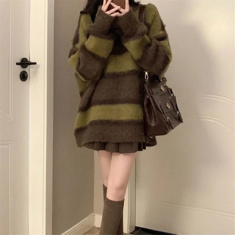 Мягкий полосатый свитер с цветными блоками женский осенне-зимний свободный крой