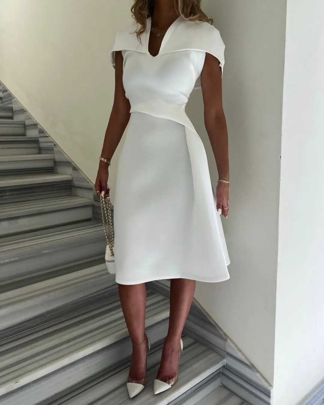 Платье женское Плиссированное до колена, с V-образным вырезом и коротким рукавом Платье женское Плиссированное до колена, с V-образным вырезом и коротким рукавом