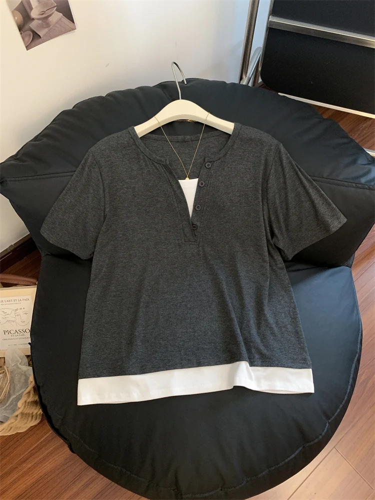 Футболка женская из двух предметов с пуговицами V-образным вырезом и коротким