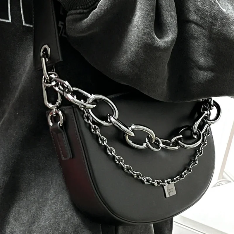 

Y2K Harajuku Women Shoulder Bag Ins Retro Design Shoulder Bag Gothic Sweet Cool Girls Saddle Bag High Street Chain Crossbody Bag